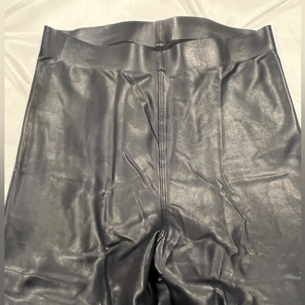 NWT HUE NAVY FAUX LEGGINGS - Picture 3 of 6